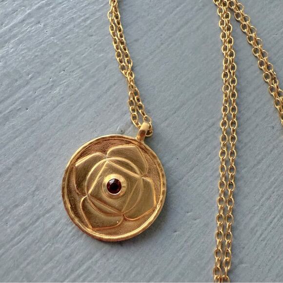 Satya Gold Tone Pendant & Necklace - Picture 4 of 8